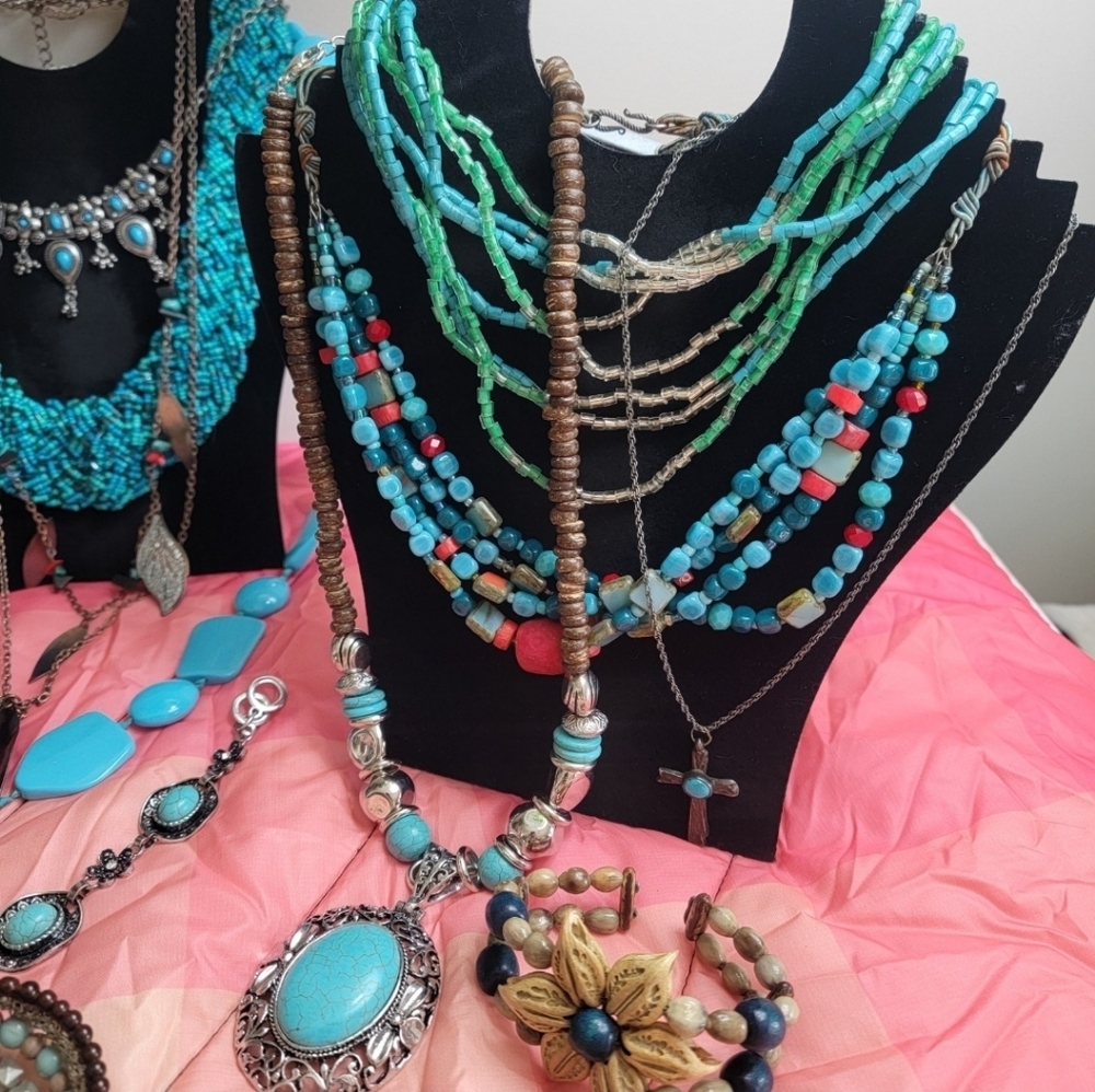 Huge bundle of southwestern Faux Turquoise jewelry style - Picture 10 of 11